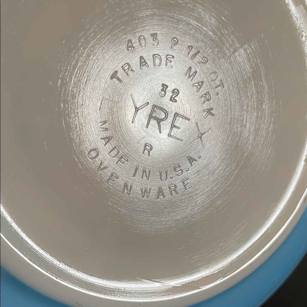 Vintage Pyrex Rainbow Stripes nesting bowl - Picture 3 of 4